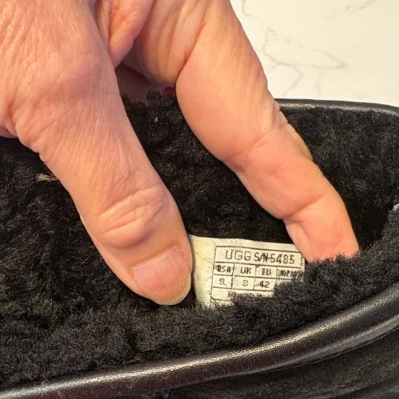 Men's UGG Black Leather Fleece-Lined Boots size 9 - Picture 7 of 11